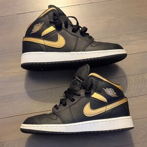 Kids 5Y - Air Jordan 1 Mid Black/Metallic Gold Sneakers